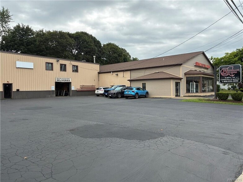 207 Lake St, Hamburg, NY for sale - Building Photo - Image 3 of 7