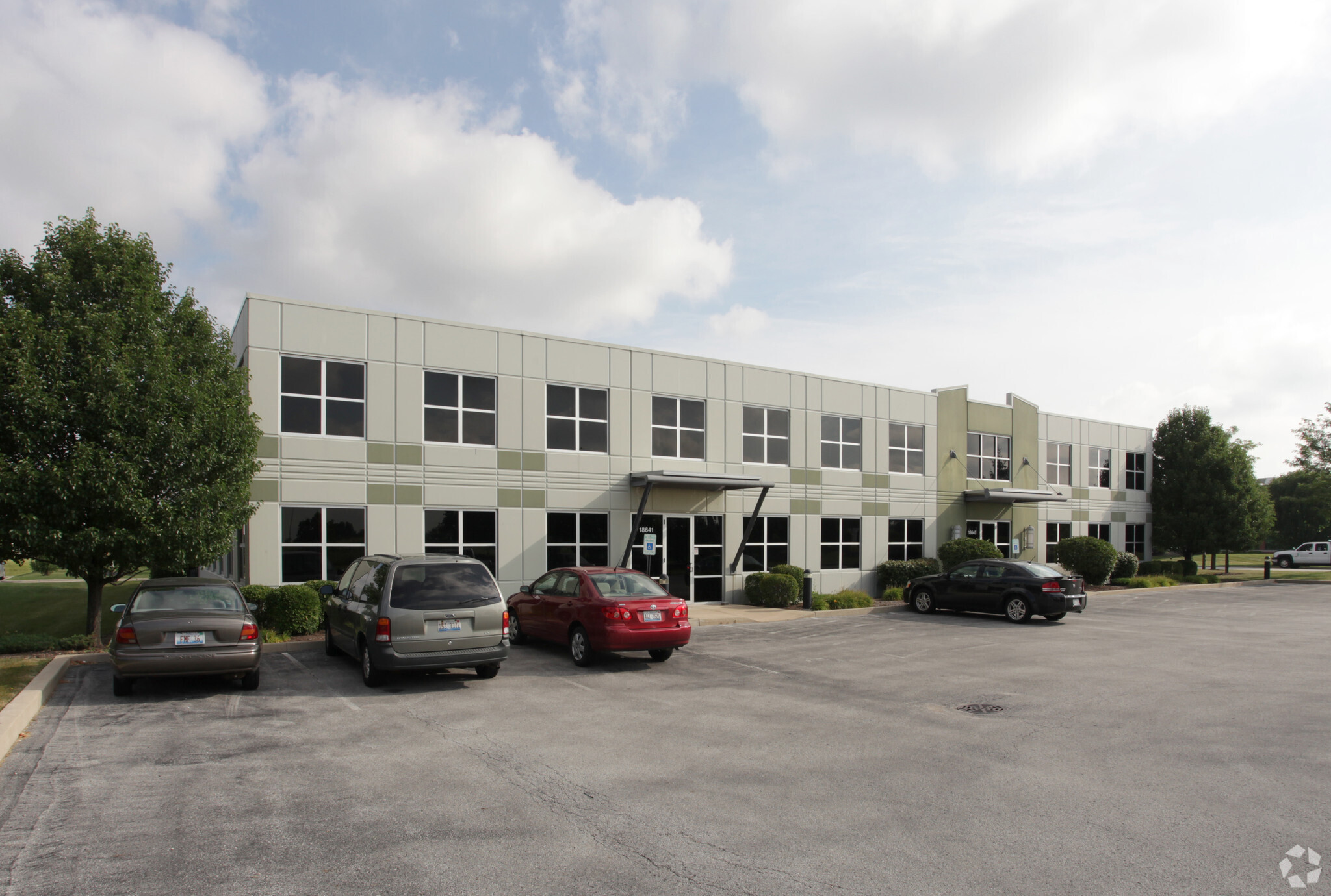 18641-18645 W Creek Dr, Tinley Park, IL for lease Building Photo- Image 1 of 13