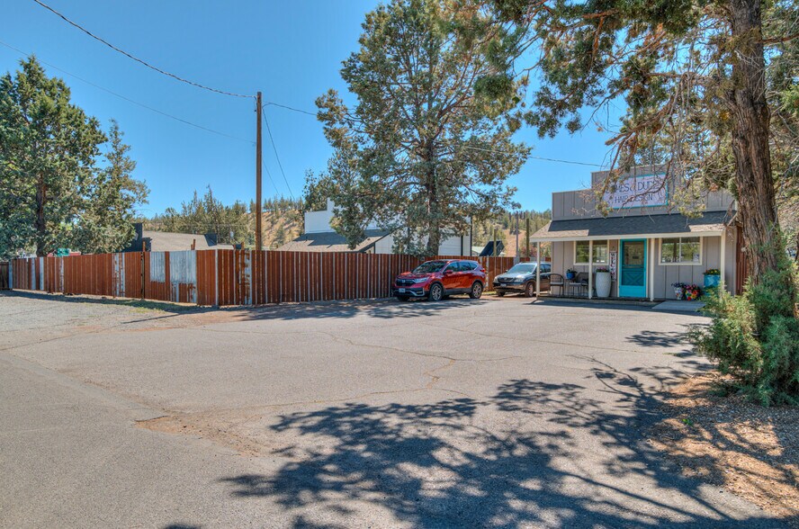 64661 Bruce Ave, Bend, OR à vendre - Photo du bâtiment - Image 1 de 38