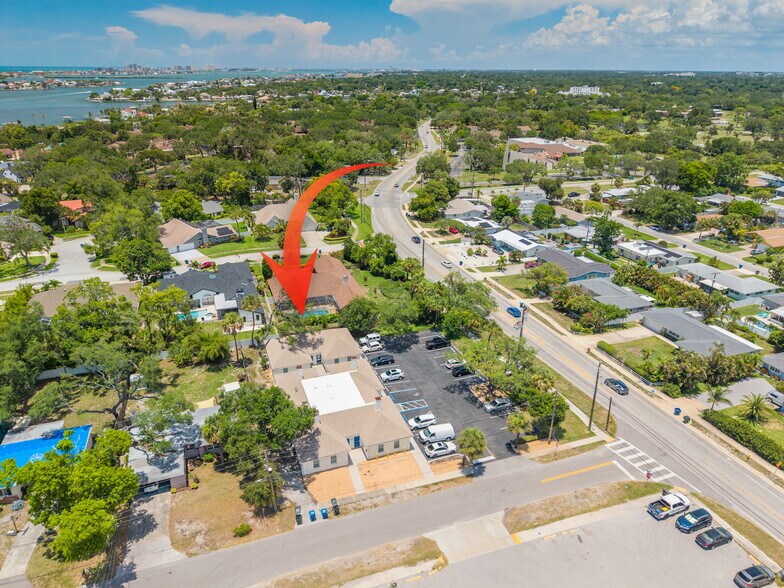 12800 Indian Rocks Rd, Largo, FL à louer - Photo du bâtiment - Image 3 de 14