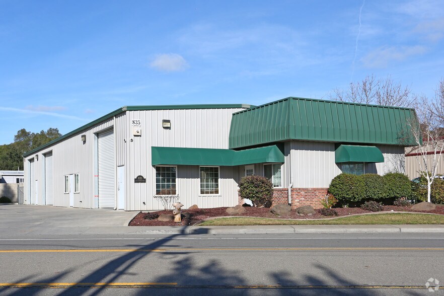 835 E Turner Rd, Lodi, CA à louer - Photo du bâtiment - Image 2 de 5