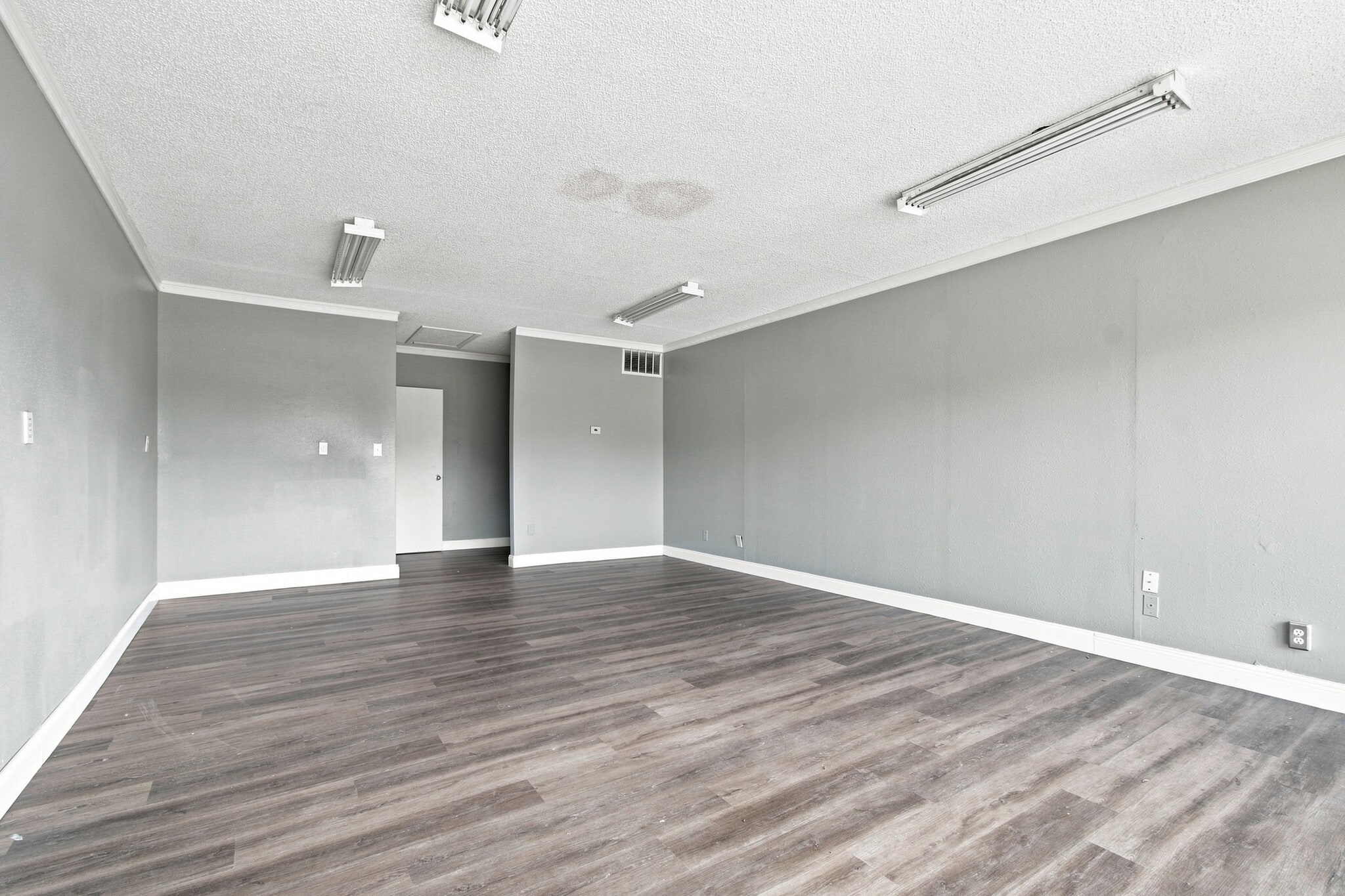 2140 Drew St, Clearwater, FL for lease Interior Photo- Image 1 of 9