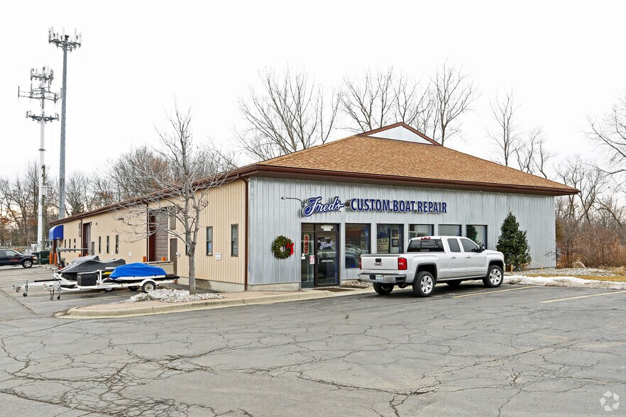 7677-7683 Highland Rd, Waterford, MI à vendre - Photo principale - Image 1 de 4