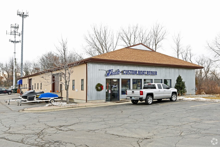 7677-7683 Highland Rd, Waterford, MI for sale - Primary Photo - Image 1 of 4