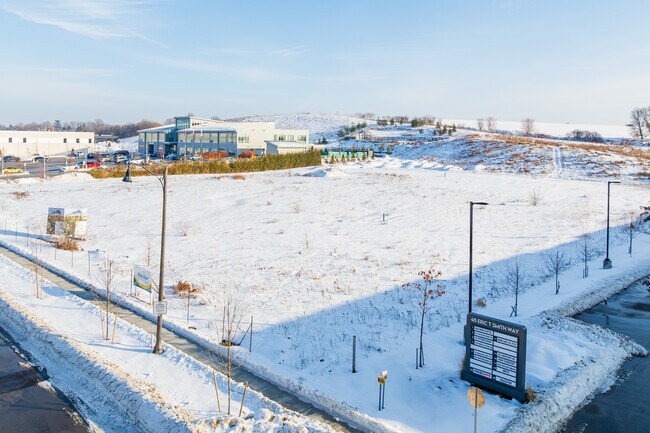 Plus de détails pour 55 Eric T Smith Way, Aurora, ON - Industriel à vendre