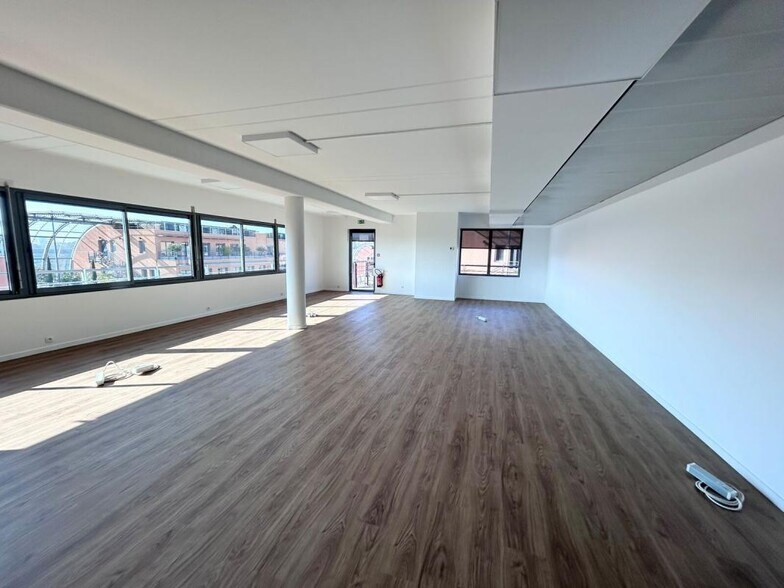 34 Quai Charles De Gaulle, Lyon for lease - Interior Photo - Image 3 of 12