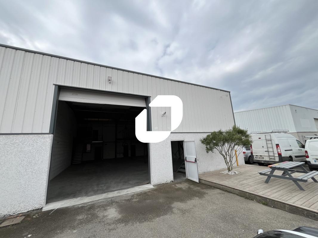 Flex in Vaulx-en-Velin for lease Building Photo- Image 1 of 11