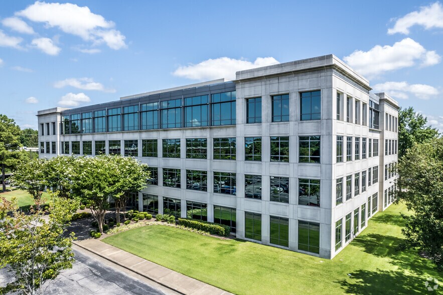6750 Lenox Center Ct, Memphis, TN for lease - Building Photo - Image 2 of 7