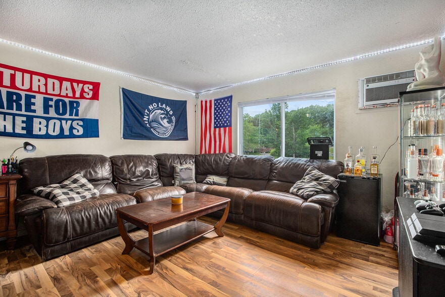1619 Fraternity Village Dr, Kalamazoo, MI for sale - Building Photo - Image 3 of 6