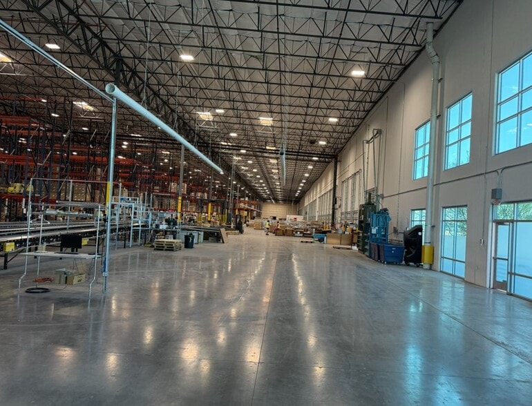 5430 Donovan Way, North Las Vegas, NV for lease - Building Photo - Image 3 of 6