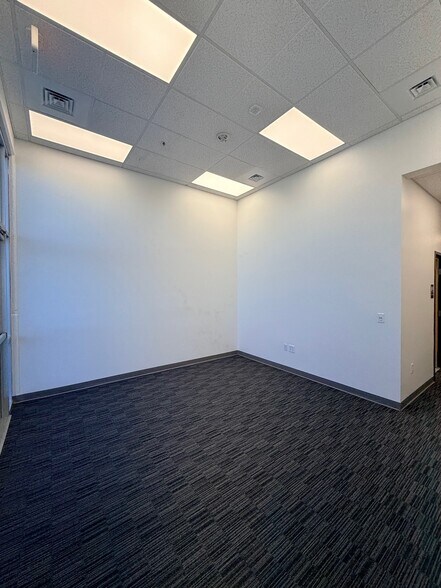 515 N Gibson Rd, Henderson, NV à louer - Photo du bâtiment - Image 3 de 17