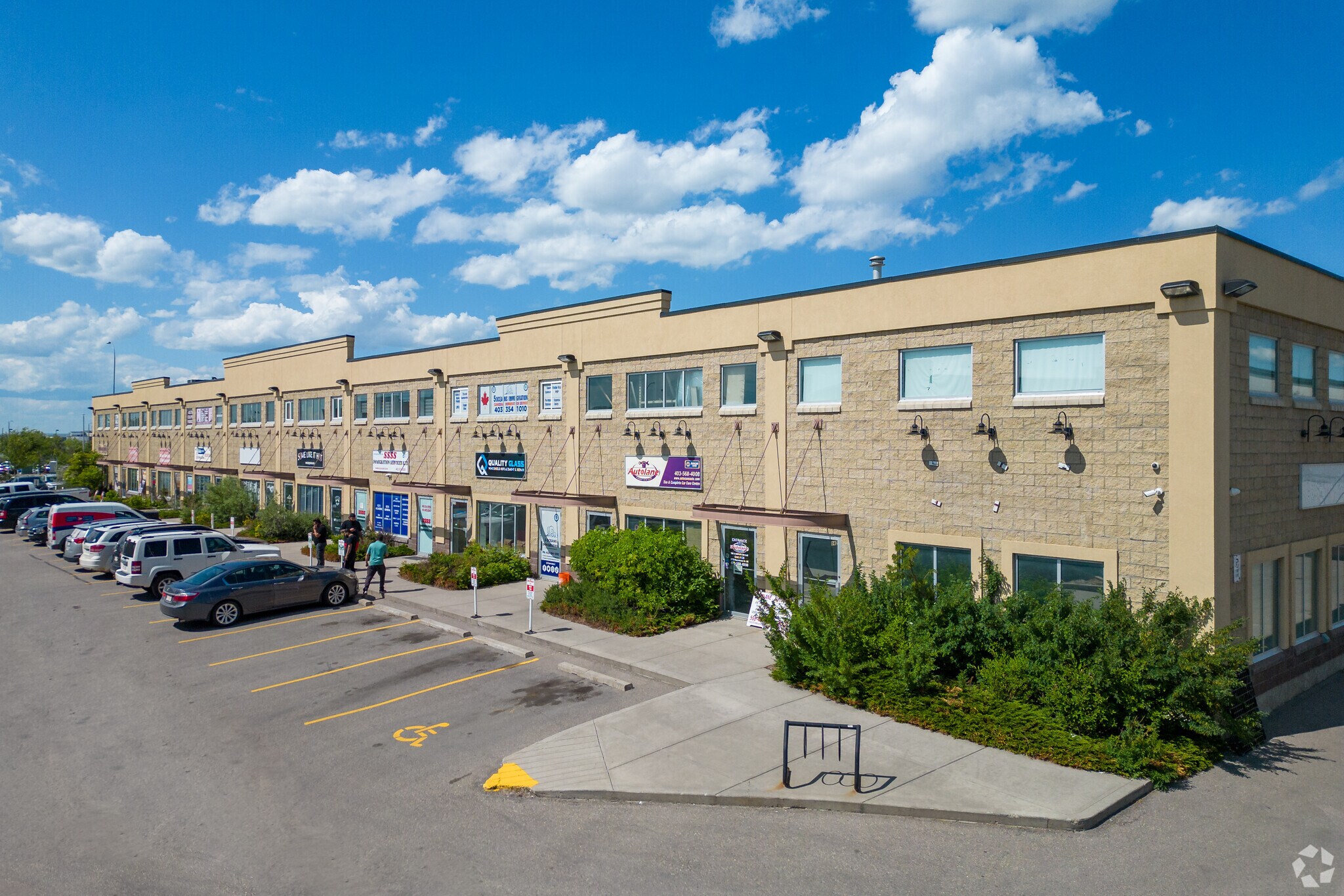 3770 Westwinds Dr NE, Calgary, AB à vendre Photo principale- Image 1 de 1