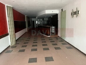 Retail in Castell-Platja d'Aro, Gerona for lease Interior Photo- Image 2 of 4