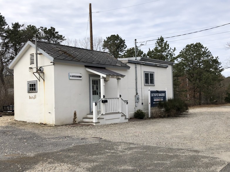 4 Old Country Rd, Quogue, NY for sale - Primary Photo - Image 2 of 6