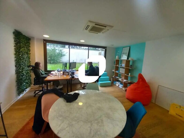 Bureau dans Montrouge à vendre - Photo du bâtiment - Image 2 de 10