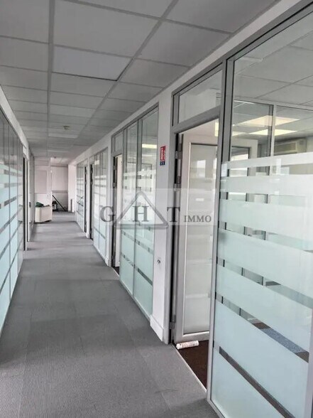 Office in Vitry-sur-Seine for lease - Interior Photo - Image 2 of 5