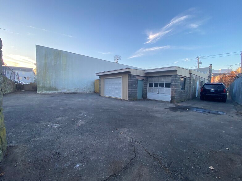 22 Leonard St, Norwalk, CT à vendre - Photo du bâtiment - Image 2 de 47