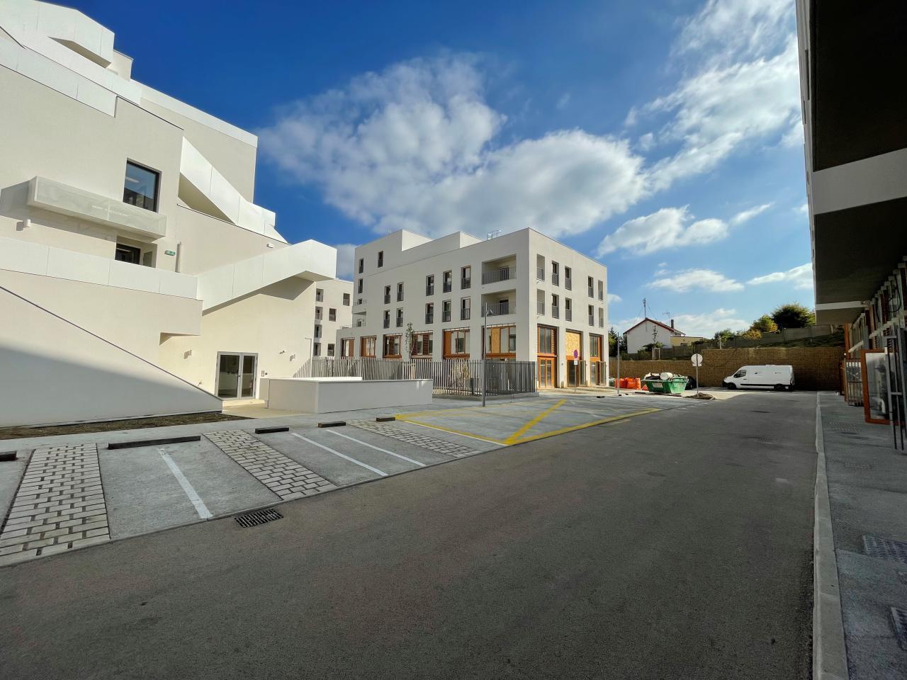 Flex in Vitry-sur-Seine for lease Building Photo- Image 1 of 5