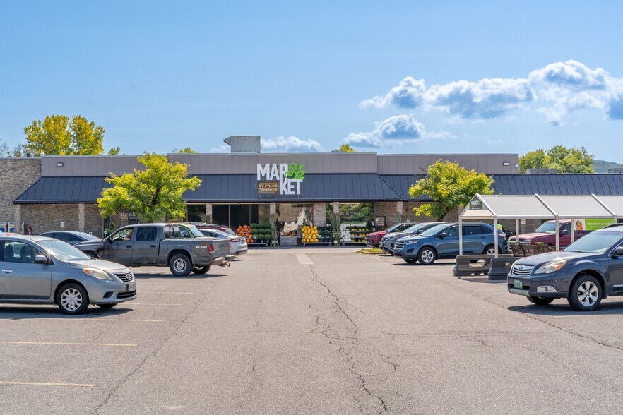 Route 4A Westway Mall, West Rutland, VT à louer - Photo du bâtiment - Image 3 de 11