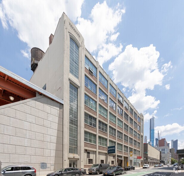 625 W 55th St, New York, NY à louer - Photo du bâtiment - Image 3 de 7