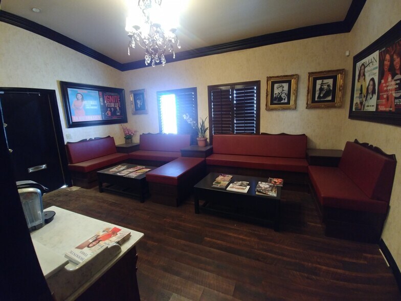 2430 E Harmon Ave, Las Vegas, NV à louer - Photo intérieure - Image 2 de 21