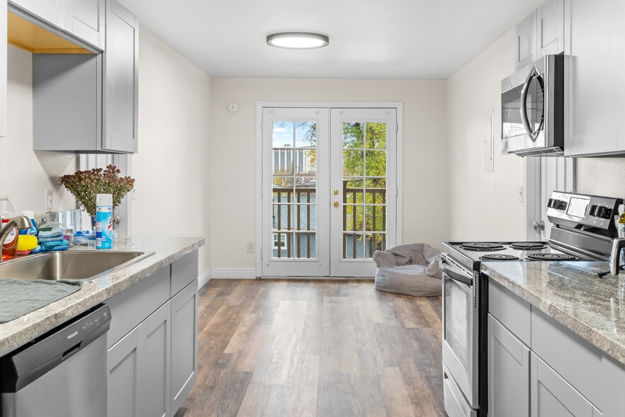 1133 Buena Vista Ave, Reno, NV à vendre - Photo du bâtiment - Image 2 de 15