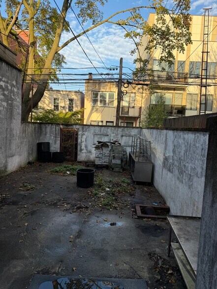 2566 Steinway St, Astoria, NY à vendre - Photo du bâtiment - Image 3 de 5