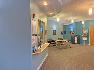 Plus de détails pour 7 Holland Way, Exeter, NH - Bureau à louer