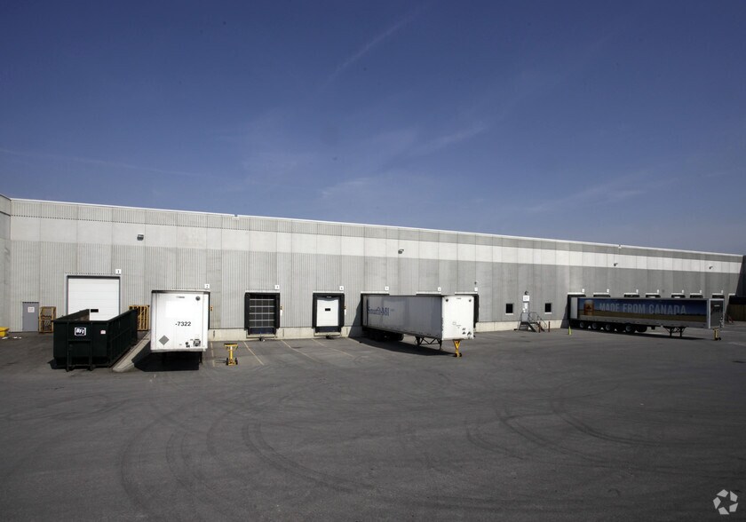 755 Passmore Ave, Toronto, ON à louer - Photo du bâtiment - Image 2 de 2