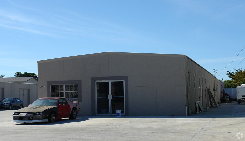 5309 Shirley St, Naples, FL à vendre - Photo du bâtiment - Image 2 de 3