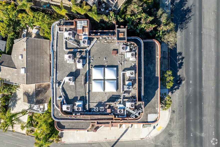 105 Crescent Bay Dr, Laguna Beach, CA à louer - Photo du bâtiment - Image 2 de 12