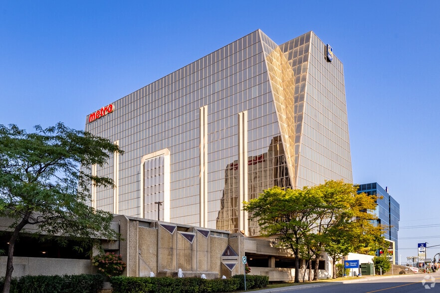 7151 Rue Jean-Talon E, Montréal, QC à louer - Photo du bâtiment - Image 3 de 6