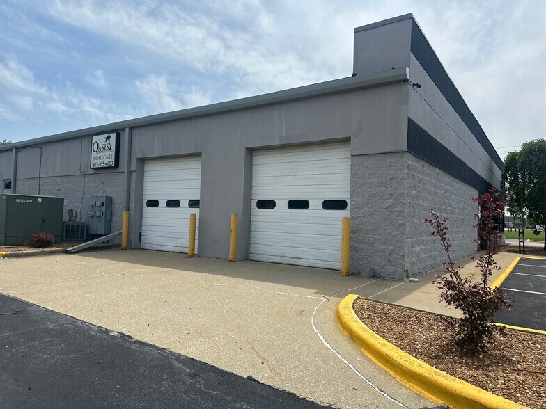 761 NW Main St NW, Bourbonnais, IL à louer - Photo du bâtiment - Image 3 de 5