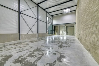 Flex in Groslay for lease Interior Photo- Image 2 of 3