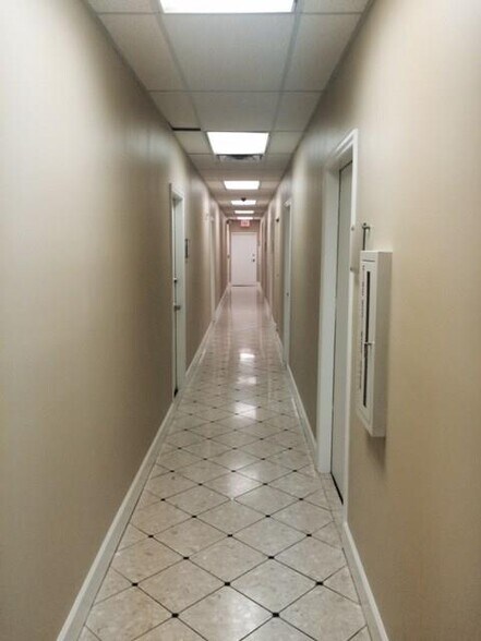 2109 E Palm Ave, Tampa, FL à louer - Photo du bâtiment - Image 3 de 37