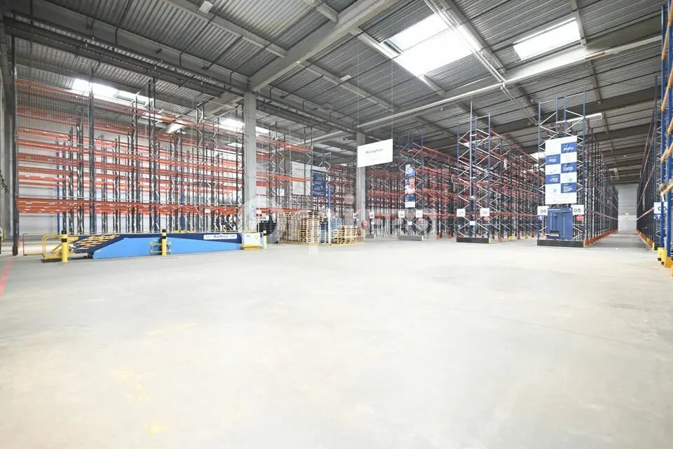 Industrial in Saint-Quentin-Fallavier for lease Interior Photo- Image 1 of 7