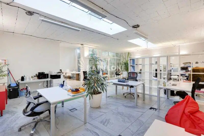 Bureau dans Levallois-Perret à louer - Photo du bâtiment - Image 3 de 11