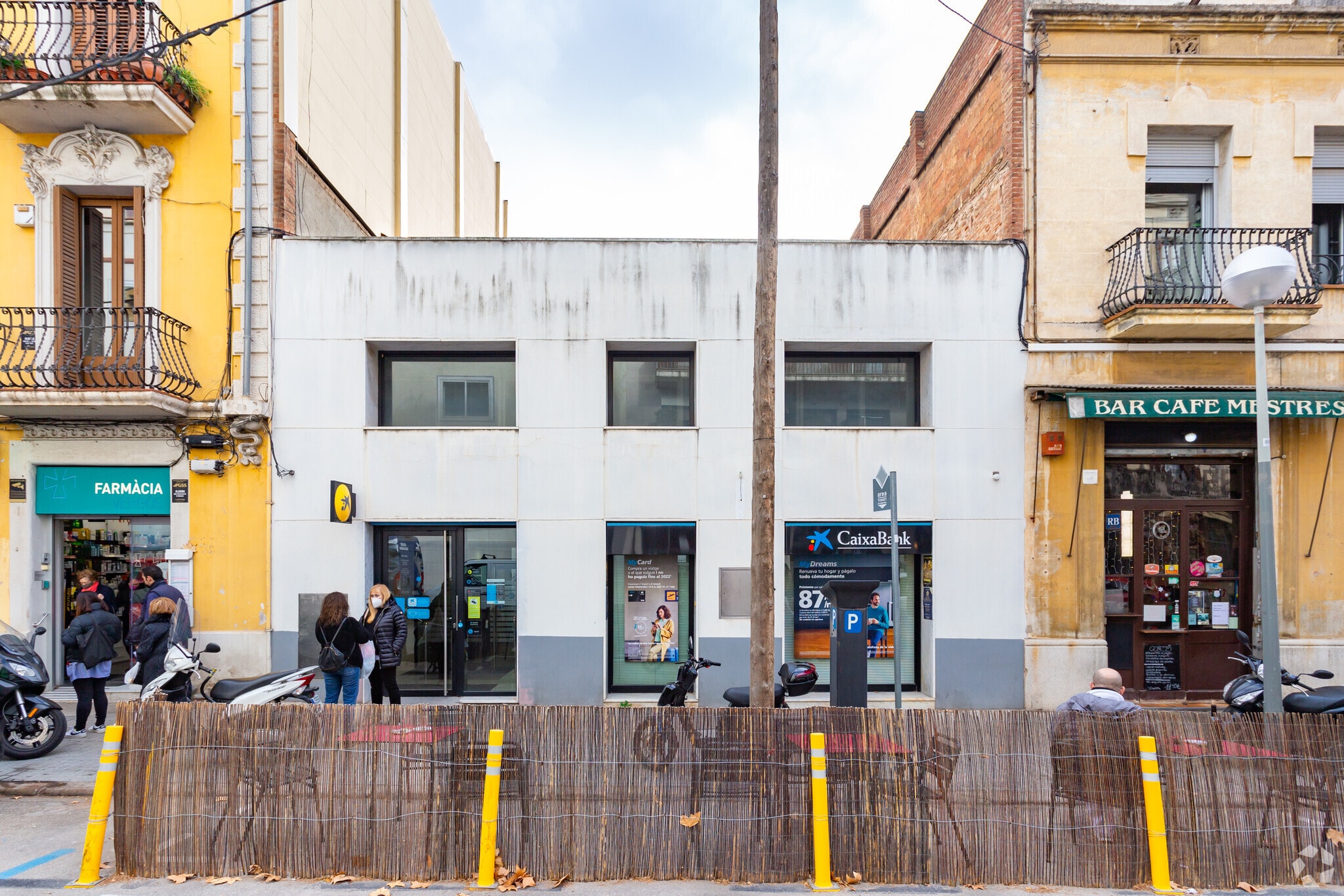 Office/Retail in Barcelona, Barcelona for lease Primary Photo- Image 1 of 3