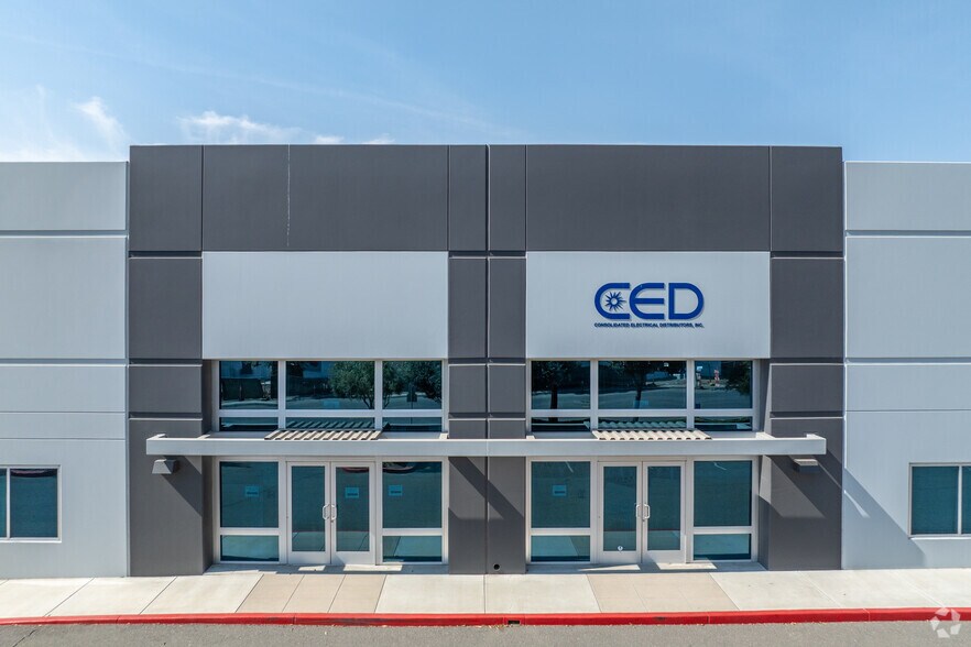 975 Marlborough Ave, Riverside, CA à louer - Photo du bâtiment - Image 2 de 4