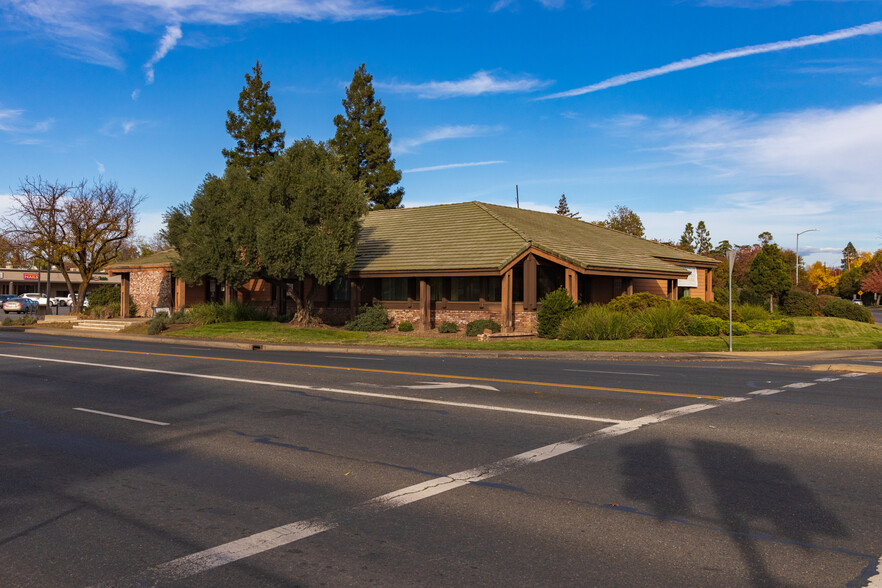 900 Mangrove Ave, Chico, CA à vendre - Photo du bâtiment - Image 1 de 1