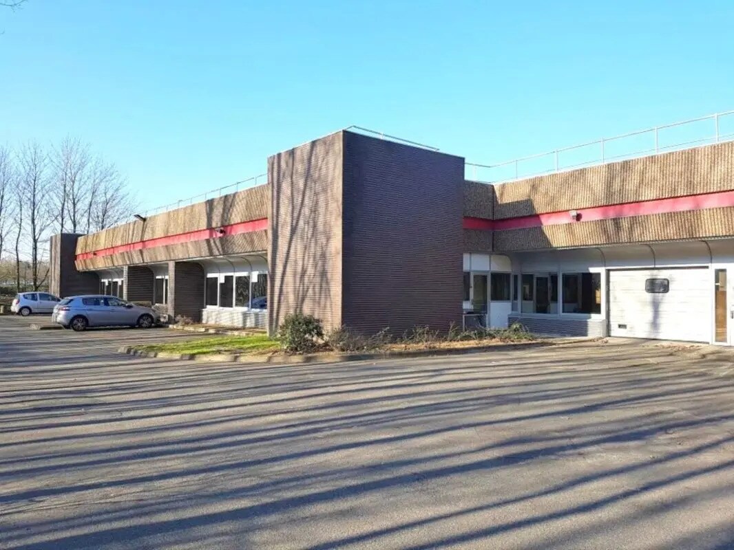 Flex in Trappes for lease Building Photo- Image 1 of 6