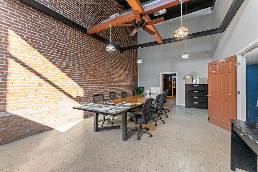 950 S White River Parkway West Dr, Indianapolis, IN à louer - Photo du bâtiment - Image 1 de 5