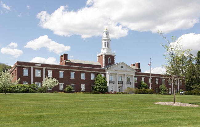 Plus de détails pour 700 South St, Pittsfield, MA - Bureau à vendre