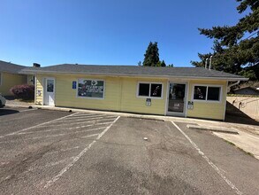 945 Alder Dr N, Salem, OR à louer Photo intérieure- Image 2 de 16