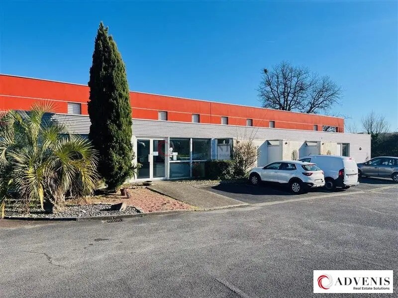 Office in Lormont for lease Building Photo- Image 1 of 13