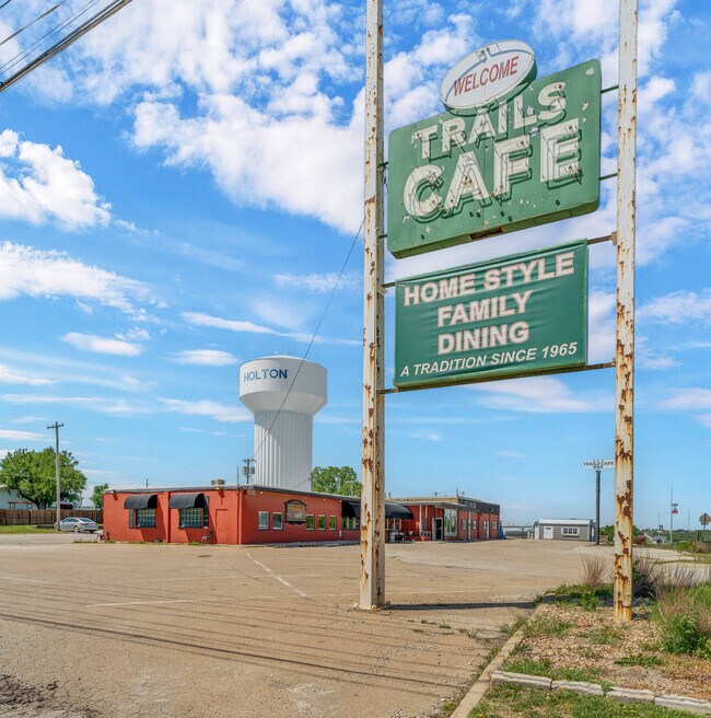 Plus de détails pour 601 Arizona Ave, Holton, KS - Commerce de détail à vendre