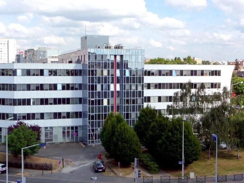 205 Avenue Georges Clemenceau, Nanterre à louer - Photo du bâtiment - Image 2 de 4