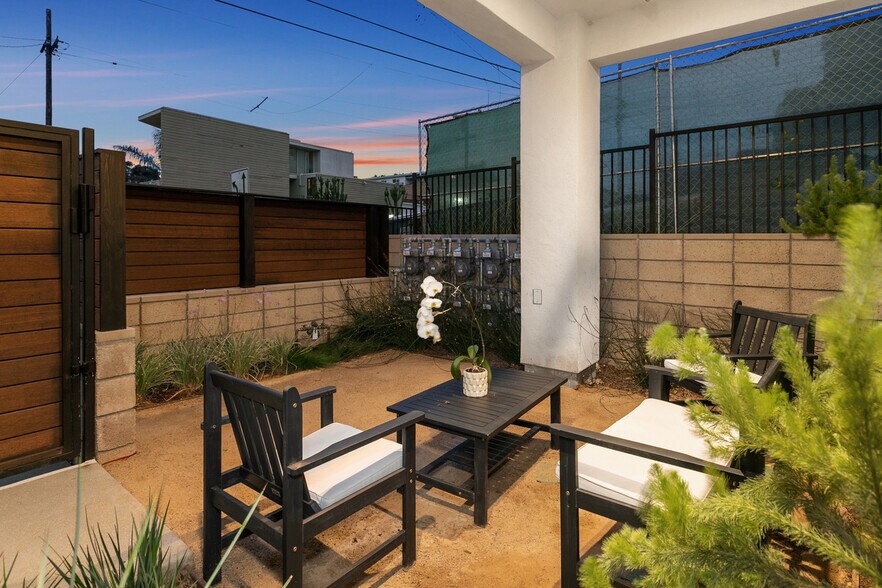 2015 Albatross St, San Diego, CA à vendre - Photo du bâtiment - Image 2 de 14