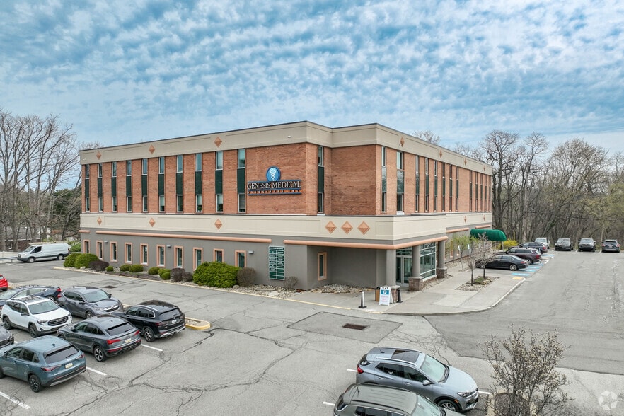 8150 Perry Hwy, Pittsburgh, PA for lease - Building Photo - Image 2 of 8