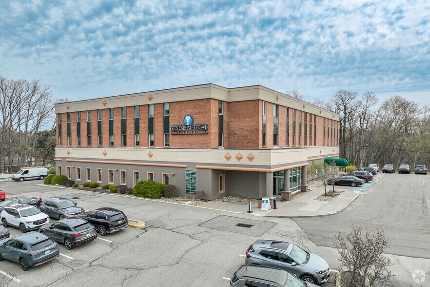 8150 Perry Hwy, Pittsburgh, PA à louer - Photo du bâtiment - Image 2 de 8